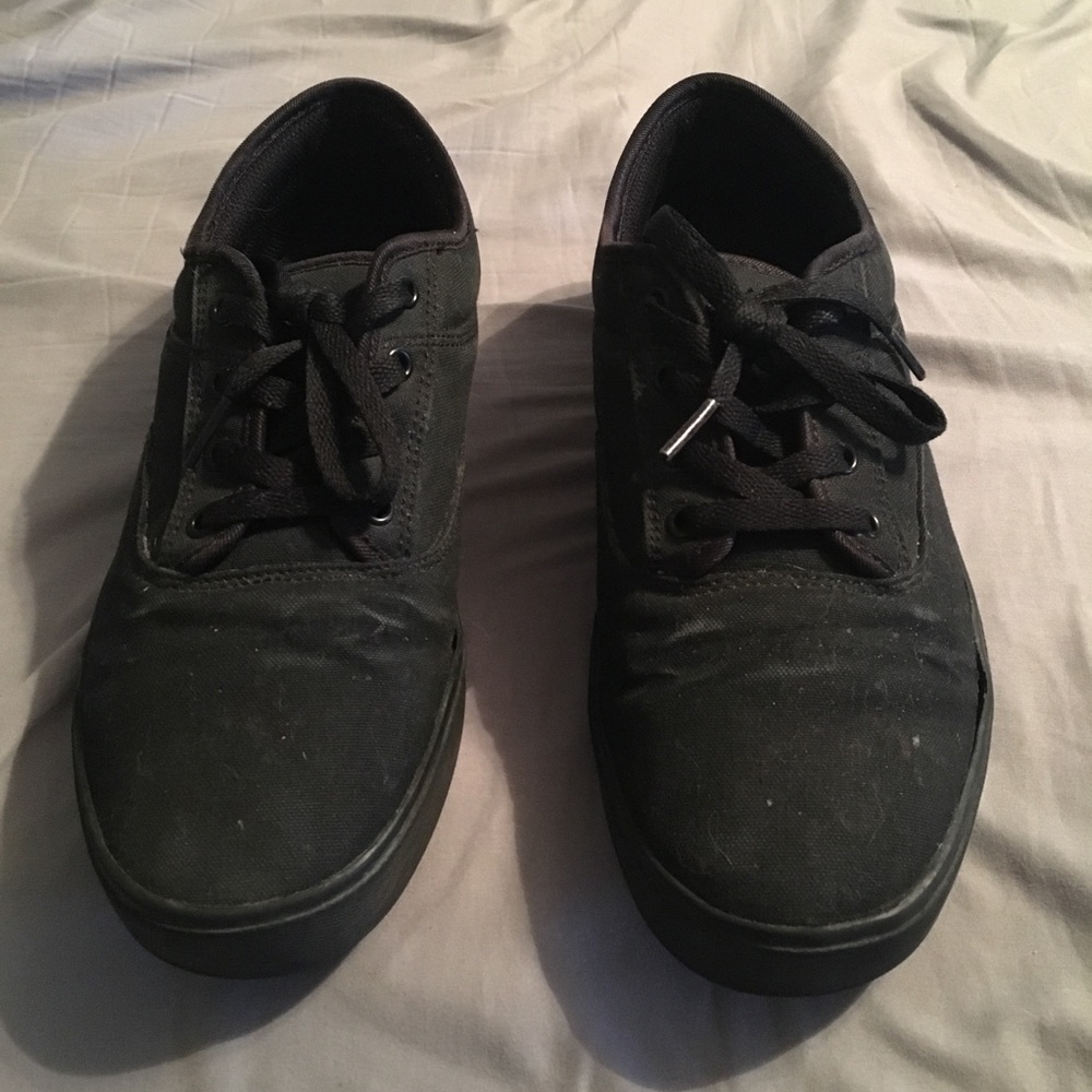 Men’s Size 9 All Black Etnies Sneakers